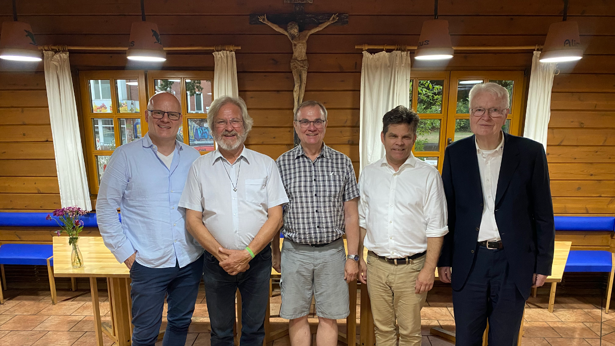 Dieses Bild zeigt die fünf Vorstandsmitglieder des Hilfsverein St. Ansgar e.V. - Träger der Alimaus (2023)
